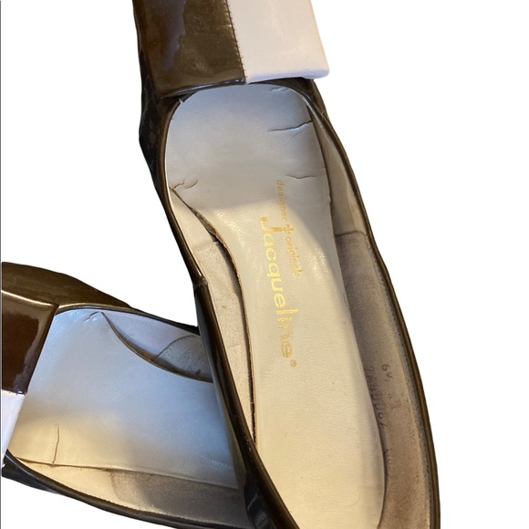 THE TWIGGYS: 1960s Mod Colorblock Patent Block Heel Pumps - Picture 3 of 4